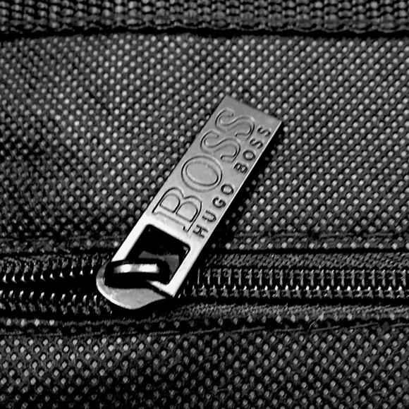 2 NEW HUGO BOSS GARMENT BAGS - FINAL PRICE - Picture 3 of 9